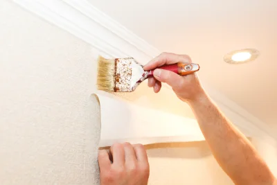 Pose de papier peint à Val-de-Vie — revêtements muraux et toiles de verre